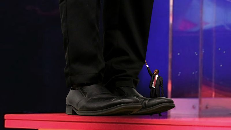 Illustration for article titled Tiny Ben Carson Tugs At Debate Moderator’s Pant Leg